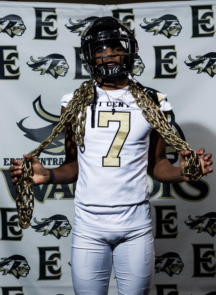 Lamarkennedy_'s tweet photo. Committed‼️@eccc_football @Coach_Webster2 @turnerrotenberr @VJ_Athletics #BROTHERHOOD ⚫️🟡 https://t.co/VdytbbywXx