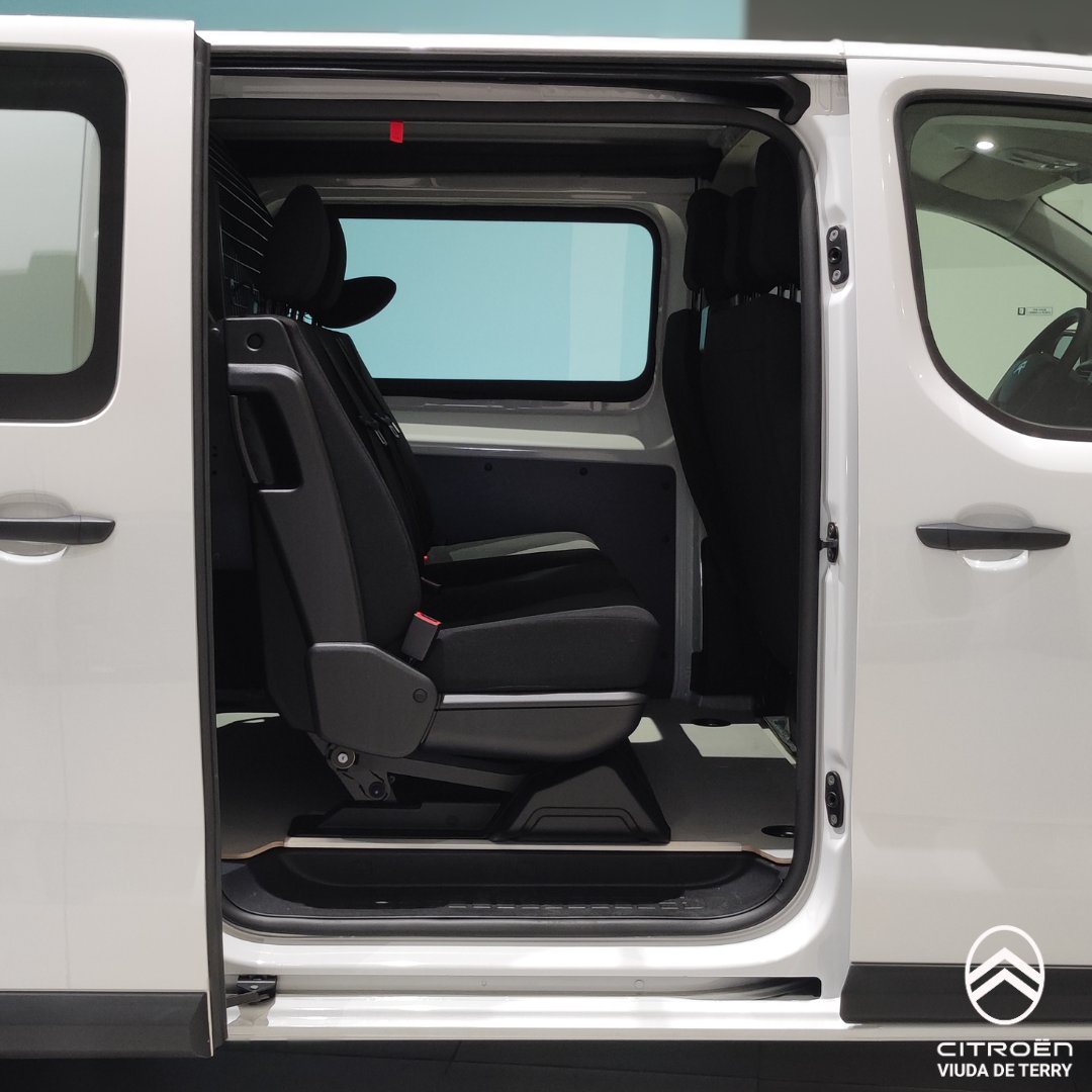 🚐✨ ¿Qué furgoneta es? 🧐🔍 ¡Es hora de poner a prueba tus conocimientos! Echa un vistazo a esta foto y escribe en comentarios el nombre del modelo. 🤔
#ViudaDeTerry #Citroen #CitroenSevilla #GrupoTerryAutomocion #FurgonetasCitroen #Furgonetas #CitroenComercial #Flotas