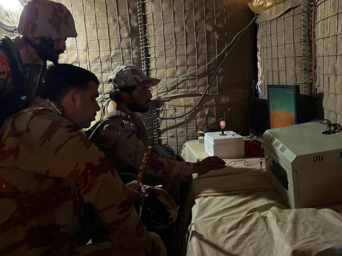 zarrar_11PK's tweet photo. #Balochistan:- IG FC Balochistan (North) Major General Amir Ajmal leading and monitoring operation with his troops. 

Check This:- @RealBababanaras https://t.co/vTgw3jnBmA