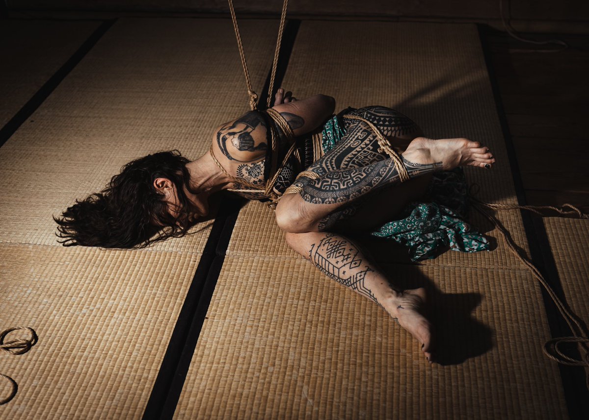 Shibari_tsuru's tweet photo. Winter day with @atlas.kinbaku (Ropes and photo)
Model me @Shibari_tsuru https://t.co/hNpCOtblQR
