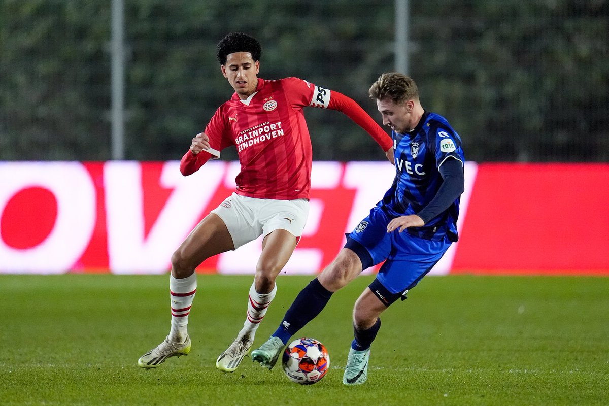 📊Mohamed Nassoh staat na vandaag op een gedeelde 1e plaats op de alltime lijst van gespeelde wedstrijden voor Jong <a href="/PSV/">PSV</a>. Nassoh deelt de koppositie met <a href="/BramvVlerken/">Bram van Vlerken</a> #jongpsv #nassoh #KeukenKampioenDivisie #JPSWII