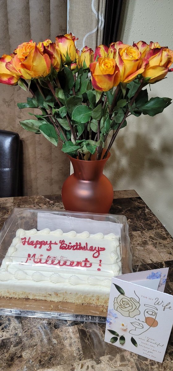SweetGsCookies's tweet photo. Thank you to my wonderful husband for starting my birthday off so sweetly. https://t.co/ZAoreLNhJP