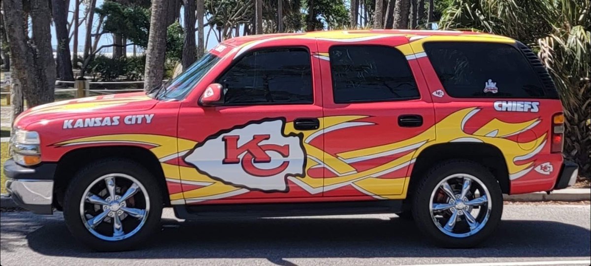 Lowebot1995's tweet photo. @Chiefs @tkelce @PatrickMahomes my cousin sent me these pics. https://t.co/apwzVxT9cs