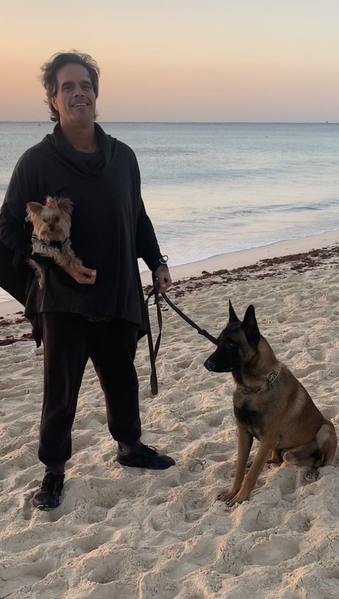 rogervanderveer's tweet image. Aguzados con este samurai 🥷🏼 ella me da paz y el tranquilidad 🐕🦮 mis niños hermosos 😍 #losamo 💜