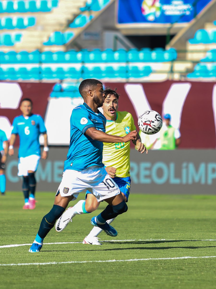 LaTri's tweet photo. ⏰45' Se adiciona 1 minuto

🤜🤛 🇧🇷 #Brasil 0 🆚 🇪🇨 #LaTri 0

#VamosLaTri 🇪🇨 https://t.co/EKppSQREOX