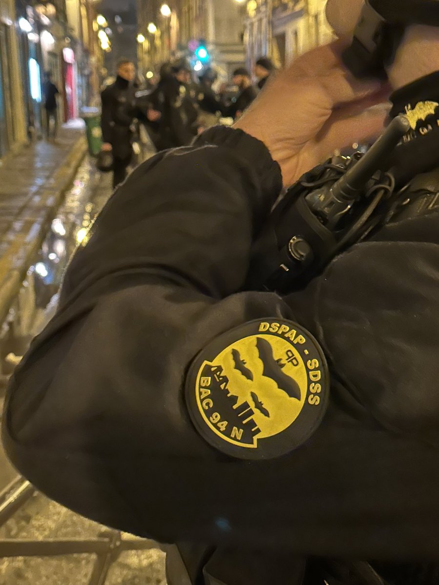 mvalet_officiel's tweet photo. Aimez ceux que vous commandez. 
Mais sans le leur dire.
Antoine de Saint-Exupéry.
Chaque nuit, à leurs côtés, pour protéger  nos concitoyens.
Fier d’être à la BAC 94N 
depuis presque 2 ans 💪🇫🇷. https://t.co/D8zBoqQ91n