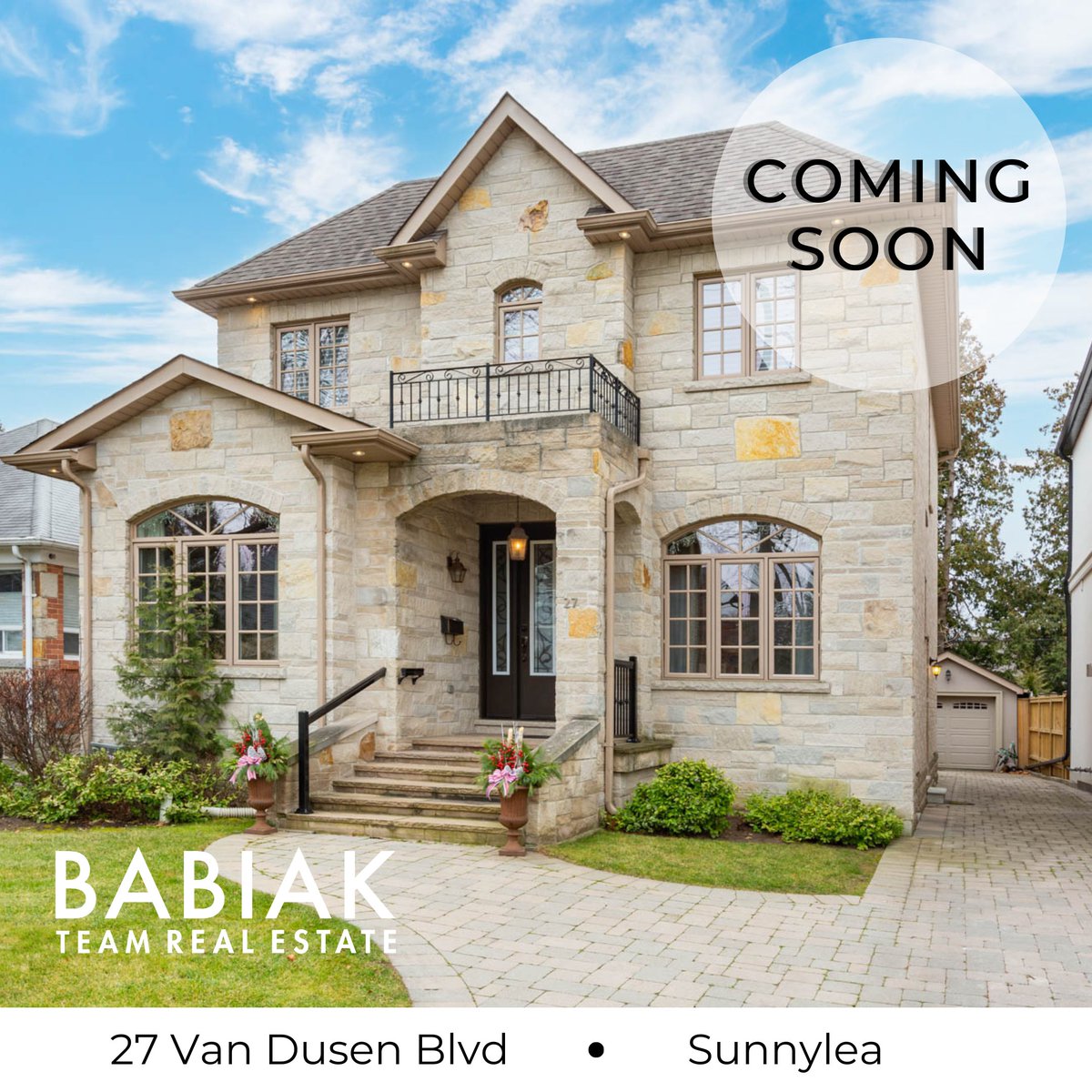 BabiakTeam's tweet image. Coming Soon! 27 Van Dusen Blvd 🏡

Beautifully designed family home with approx. 3,500 sq ft of total living space, superbly located on a quiet street.

For more info call/text us at 416-400-4485, or visit: babiakteam.com

#torontorealestate #sunnylea  #ComingSoon