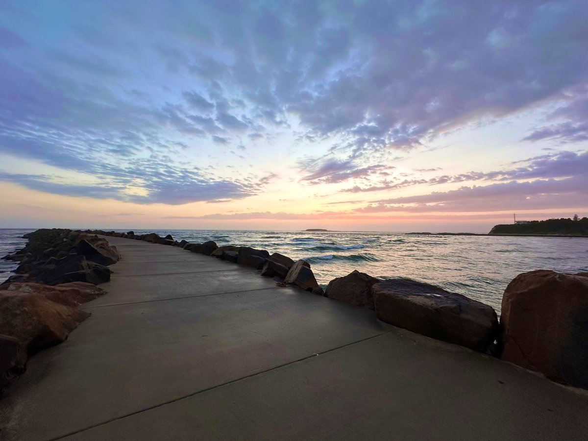 NewyBeachBum's tweet photo. Tuesday.
This morning was so beautiful! And the water is so so clear and cool. Perfect.
#Sunrise #SaltTherapy #Golden
2024 day 30/30 π§‘πβοΈ https://t.co/b5WZt7knQu