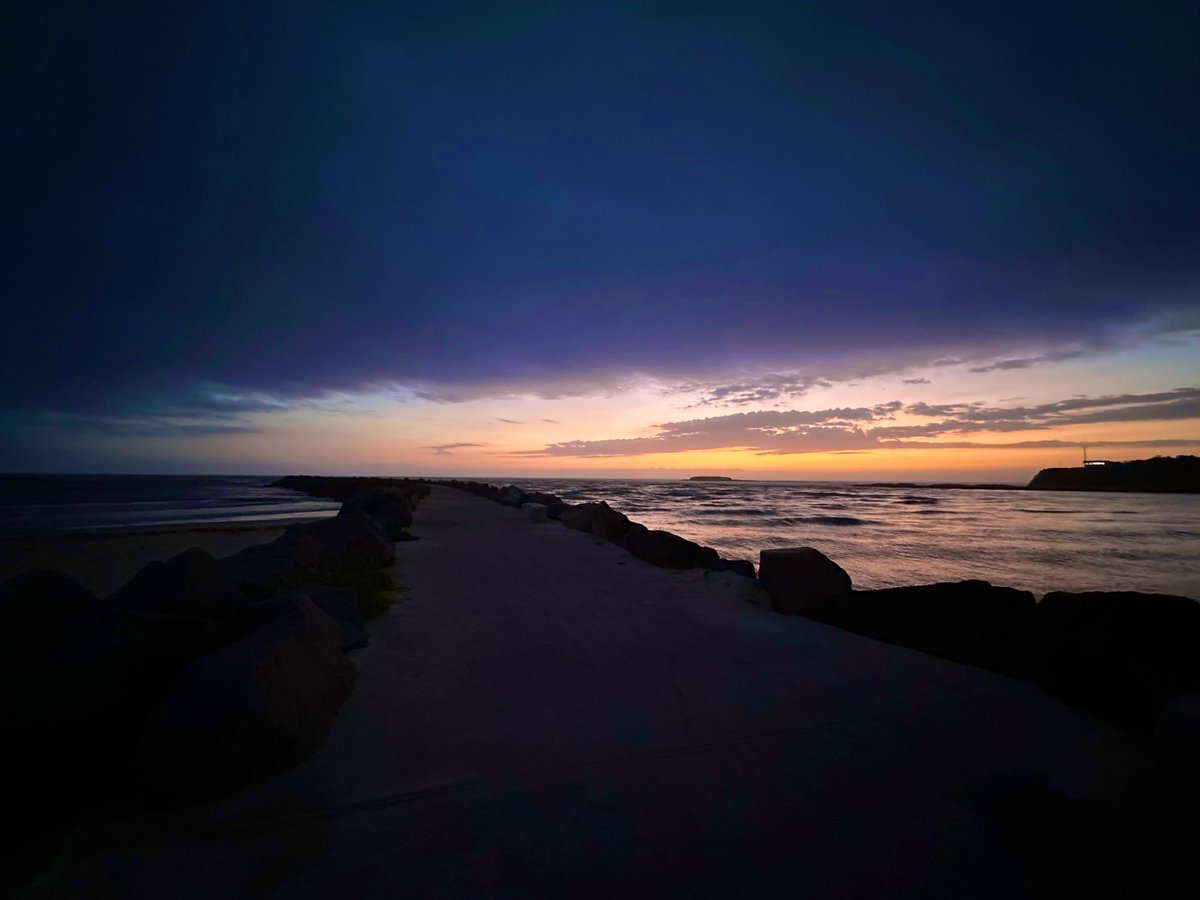 NewyBeachBum's tweet photo. Tuesday.
This morning was so beautiful! And the water is so so clear and cool. Perfect.
#Sunrise #SaltTherapy #Golden
2024 day 30/30 π§‘πβοΈ https://t.co/b5WZt7knQu
