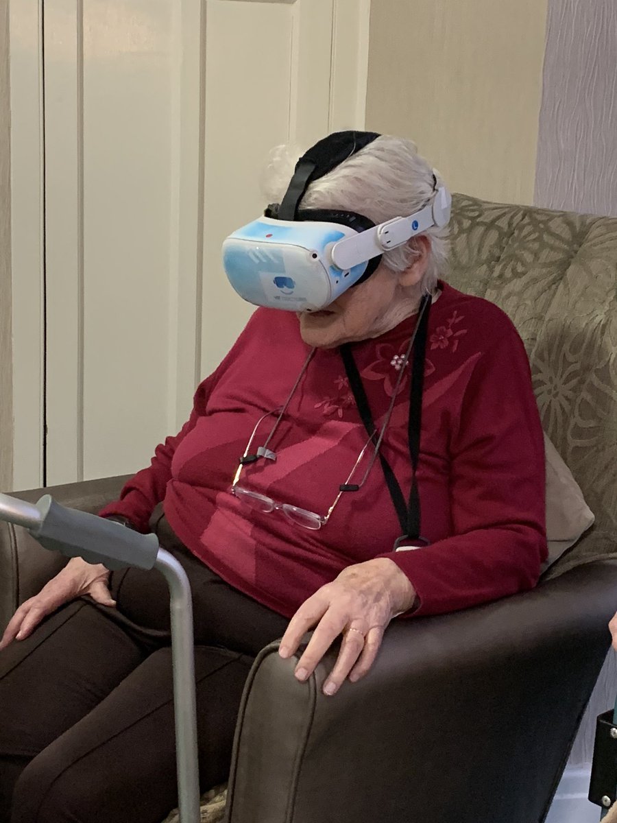 Residents tried our new VR sessions today and pleased to say it was a hit, listening and watching their reactions was priceless! @LeedsNews @TheCarerUK #VirtualReality #MondayMotivaton
