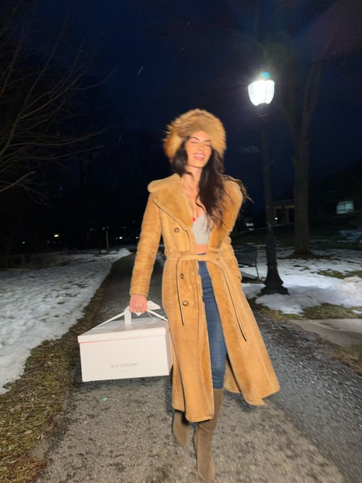 ❄️ hibernation mode ❄️ https://t.co/7dRkz0M67A<a href="/tag/hustlebootytemptats"class="tags"><span>#hustlebootytemptats</span></a><a href="/tag/paulheymangirls"class="tags"><span>#paulheymangirls</span></a><a href="/tag/wwehal"class="tags"><span>#wwehal</span></a>