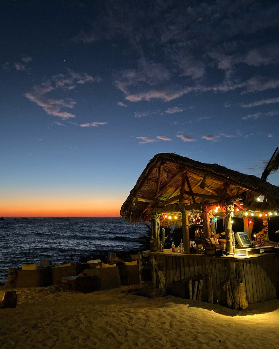 As the sunset paints the sky in bright golden hues, Shack Bar beckons with specialty rum-based cocktails and a low-key atmosphere. Unwind and toast to the end of another perfect day in paradise 🌅. #FSPuntamita #Puntamita