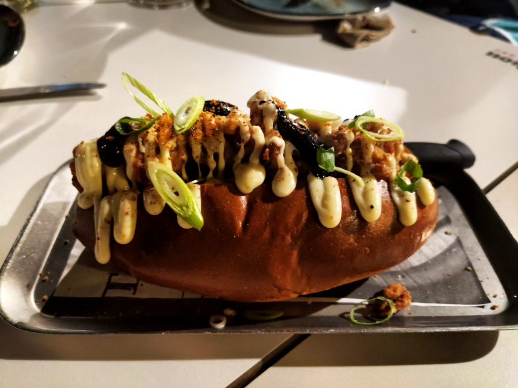 MiguelCallejaO's tweet photo. 🌮 🅣︎🅔︎🅡︎🅩︎🅘︎🅞︎   🅑︎🅐︎🅡︎ 🌮
Hermano @TreZerestaurant Carta con lo necesario para ser feliz. Entre panes, para chuparse los dedos literal. Bravas golosinas. Sándwich pastrami, brioche chipirones o paquito, elegir entre padre o madre. Siempre en radar @TerZio_bar https://t.co/0BIg8bSsik