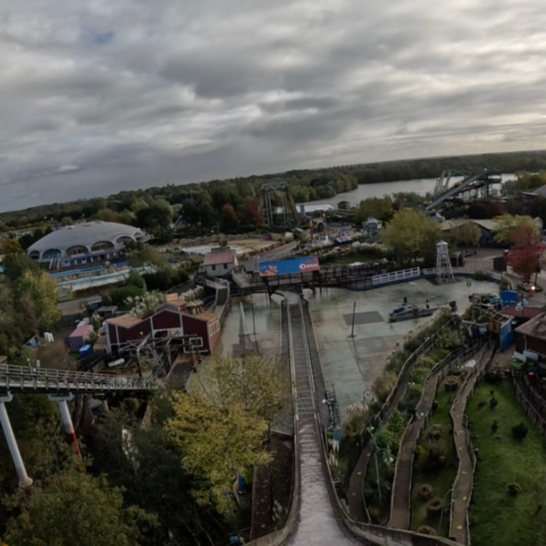 THORPEPARK's tweet photo. Swipe to splash on one of Europe's tallest #WaterRides - our 85ft tall super-soaker, Tidal Wave🌊

Want to get the drenching on your life and plunge into the Tidal Wave lagoon this season?🤪 Book your #ThorpePark #visit here🎟️👉 https://t.co/obIHienYB7

#ThemePark #DayOut https://t.co/A7ubgOQggG