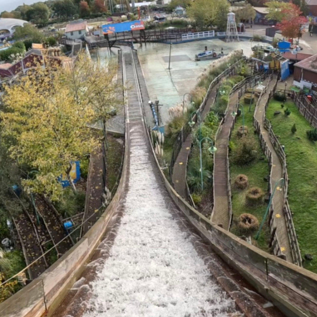 THORPEPARK's tweet photo. Swipe to splash on one of Europe's tallest #WaterRides - our 85ft tall super-soaker, Tidal Wave🌊

Want to get the drenching on your life and plunge into the Tidal Wave lagoon this season?🤪 Book your #ThorpePark #visit here🎟️👉 https://t.co/obIHienYB7

#ThemePark #DayOut https://t.co/A7ubgOQggG