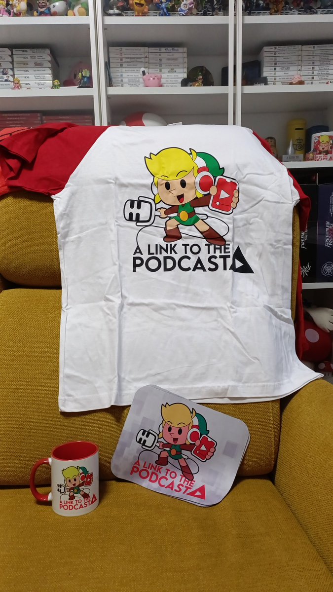 ¡Para qué quiero más juegos que no voy a jugar! Mejor me pillo este merchan tan chulo de <a href="/LinkToPodcast/">𝐀 𝐋𝐈𝐍𝐊 𝐓𝐎 𝐓𝐇𝐄 𝐏𝐎𝐃𝐂𝐀𝐒𝐓</a>. ¿No sabes de lo que hablo? No dejes de escuchar el último debate del programa "El retorno del efecto tarrina"