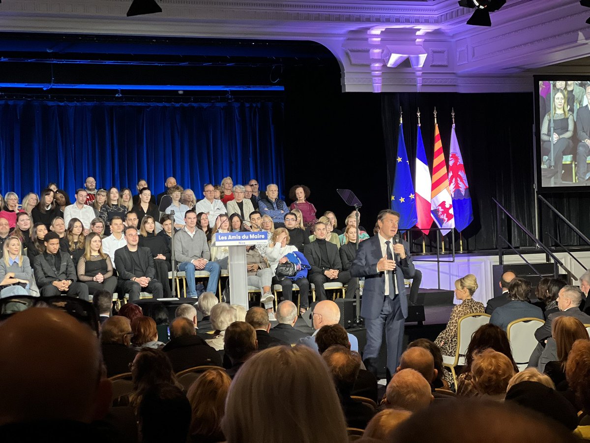 anthony_borre's tweet photo. Salle comble avec 2000 Niçois pour les @AmisDuMaire, réunis autour de @cestrosi. 
Merci pour ces échanges si précieux et cette soirée pleine d’optimisme !
#Nice06 https://t.co/9nj50xrvCs