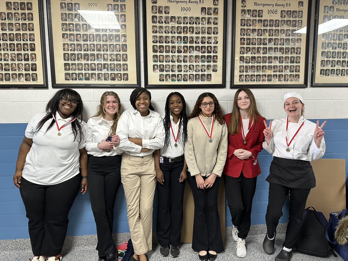 SCHSFoodie's tweet photo. FCCLA was at the regional competition today. We have 4 students moving on to state! https://t.co/KxNKuUjyXa