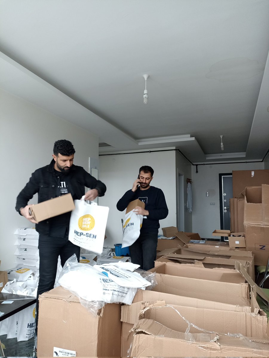 Akr20Akr's tweet photo. Bugün tekrar @hepsen_2020  nin bir üyesi olduğum için gururlandim
Yaptığımız çalışmayı başka sendika üyeleri tebrik edip terlik fotolarını kendi yöneticilerine gönderdiler.
İşin ehline denk gelmesi tam olarak budur
@ynsmsek 
@hmzrnn 
@oguzkyncu 
@neslihan_komser 
@_menderesozer https://t.co/THg32xJLu2