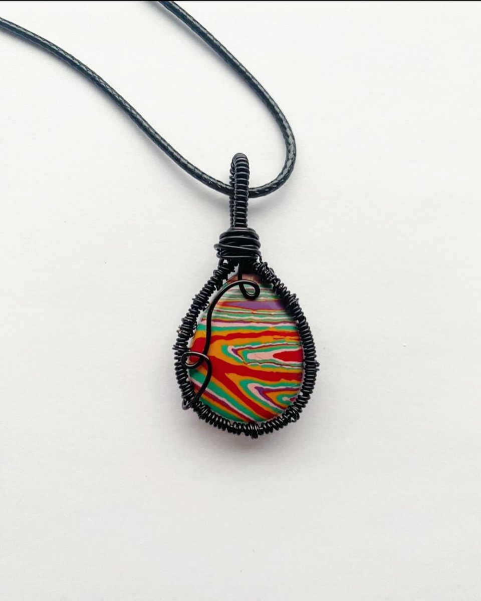 New Rainbow Calsilica pendants have dropped! 
🌈☀️🌈☀️
Website ➡️ soulfulwraps.bigcartel.com

.
#smallbusiness #smallbusinessowner #smallbusinesssupport #crystals #crystalshop #crystaljewelry #crystalhealing #healing #affordable  #affordablejewelry #handmade #artist #art #pendants