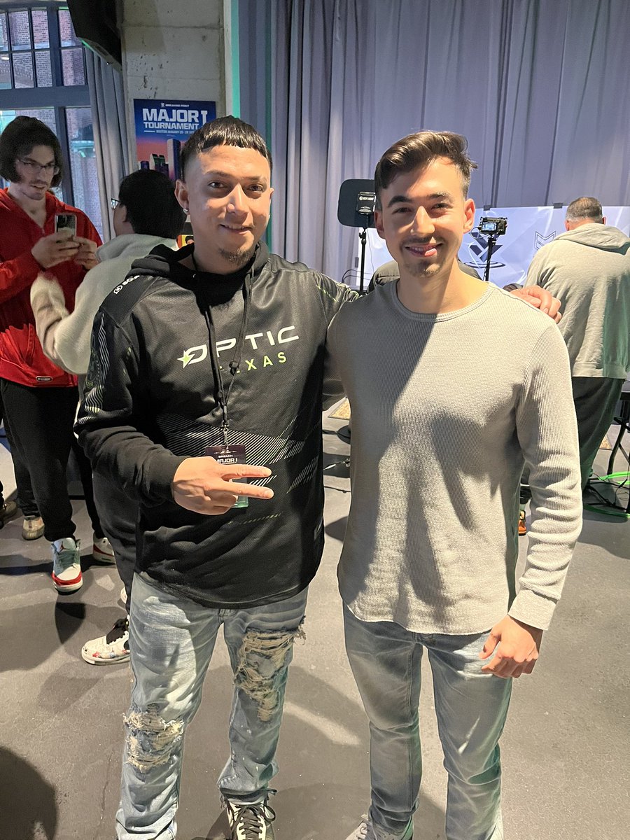angelm296's tweet photo. Met the 🐐 @Attach . Keep killing it bro ! https://t.co/fKEfzdAYOc
