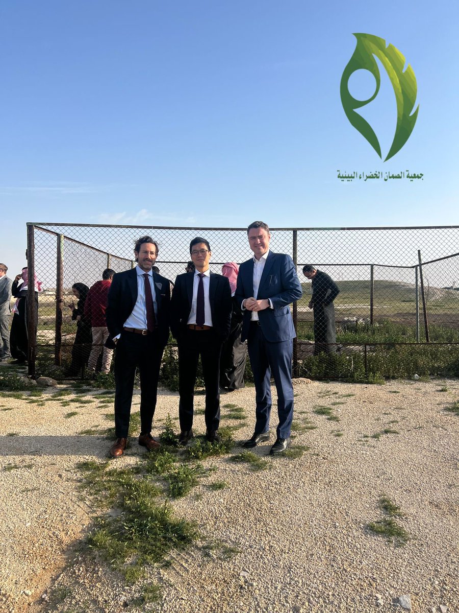 r_alsomman's tweet photo. تشرفت جمعية الصمان الخضراء البيئية بزيارة كريمة من  منسوبي هيئة تطوي�� محمية الملك عبدالعزيز الملكية @KARNRSA حيث تم اطلاعهم على البرامج و الانشطة التي نفذتها الجمعية والخطط المستقبلية وتم بعد ذلك أخذ جولة ميدانية على بعض المواقع داخل حدود المحمية ومشاهدة أثر الحمى . https://t.co/5SQ8Z77c0P