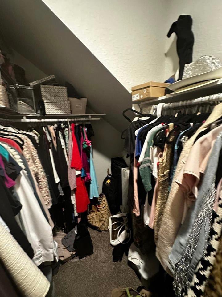 CyFairHomeShow's tweet image. Is your clothes closet a little bit like this? 
Cure The Chaos Organizing assists homeowners get their closets, pantries, garages, and storage spaces in order to reduce stress! 

⏰Saturday March 23-Sunday, March 24
🌐TexwoodShows.com

#Homeimprovement #organizedhome