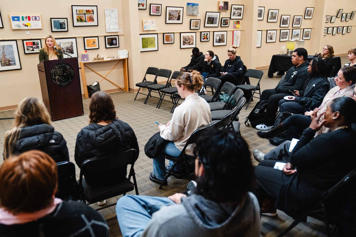 Thank you AIC alumna Amy Roberts, Executive Vice President and Chief Human Resources Officer at @bankatpeoples, for coming and shared your salary negotiation strategies with our students and staff this morning! #AIC #AmericanInternationalCollege #AICommitted