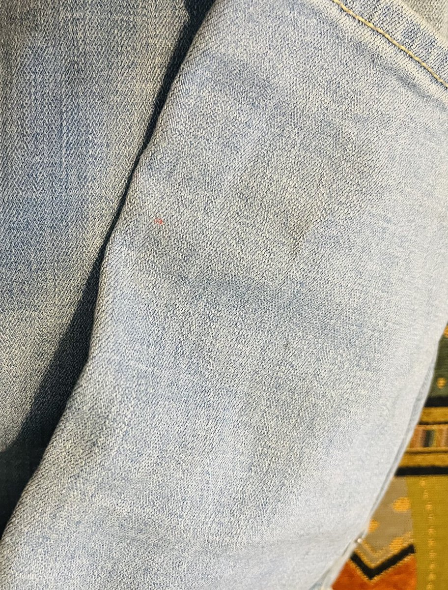 shel630's tweet photo. @Kohls my order was just delivered and I received a pair of used jeans 👖 absolutely disgusting!! Stains throughout and no Levi’s tag a reattached Kohls tag.. #customerexperience https://t.co/dpqAFvquNV