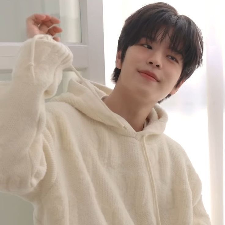 minunivers's tweet photo. Reminder : Seungmin loves you🤍 https://t.co/Ka5GVOeiFD