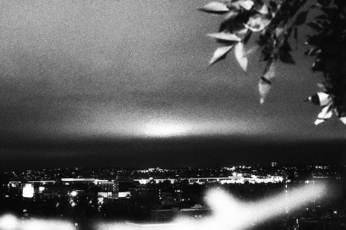 anzierfan's tweet photo. Light pollution https://t.co/3gCiEcuj7G