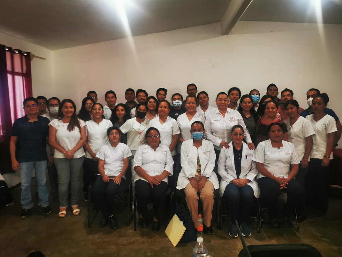 SSO_GobOax's tweet photo. Con la participación de 36 centros de salud y #CESSAS, la Jurisdicción Sanitaria número 4 #Costa capacitó al personal médico y de enfermería sobre generalidades de la lepra, a fin de incrementar las medidas preventivas, identificación de casos y tratamiento integral. https://t.co/GY1bVsrCzl