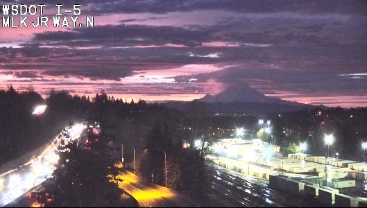 wsdot_traffic's tweet photo. I know it's well into the afternoon, but I can't get over these sunrise shots from this morning on our traffic cameras! 

❤️WSDOT traffic cameras > any other traffic cameras
#NeverTooLateForSunrisePictures https://t.co/wpbNTfDy13