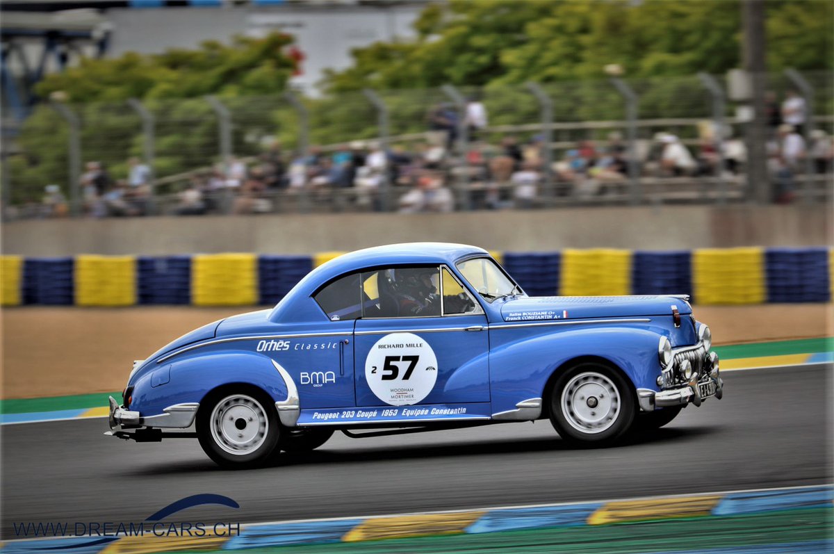 Peugeot 203 Coupé an der Le Mans Classic 2022. #peugeot #peugeot203 #lemans #lemansclassic #racing #racetrack #vivelafrance #oldtimer #classiccars #motorsport #historicracing