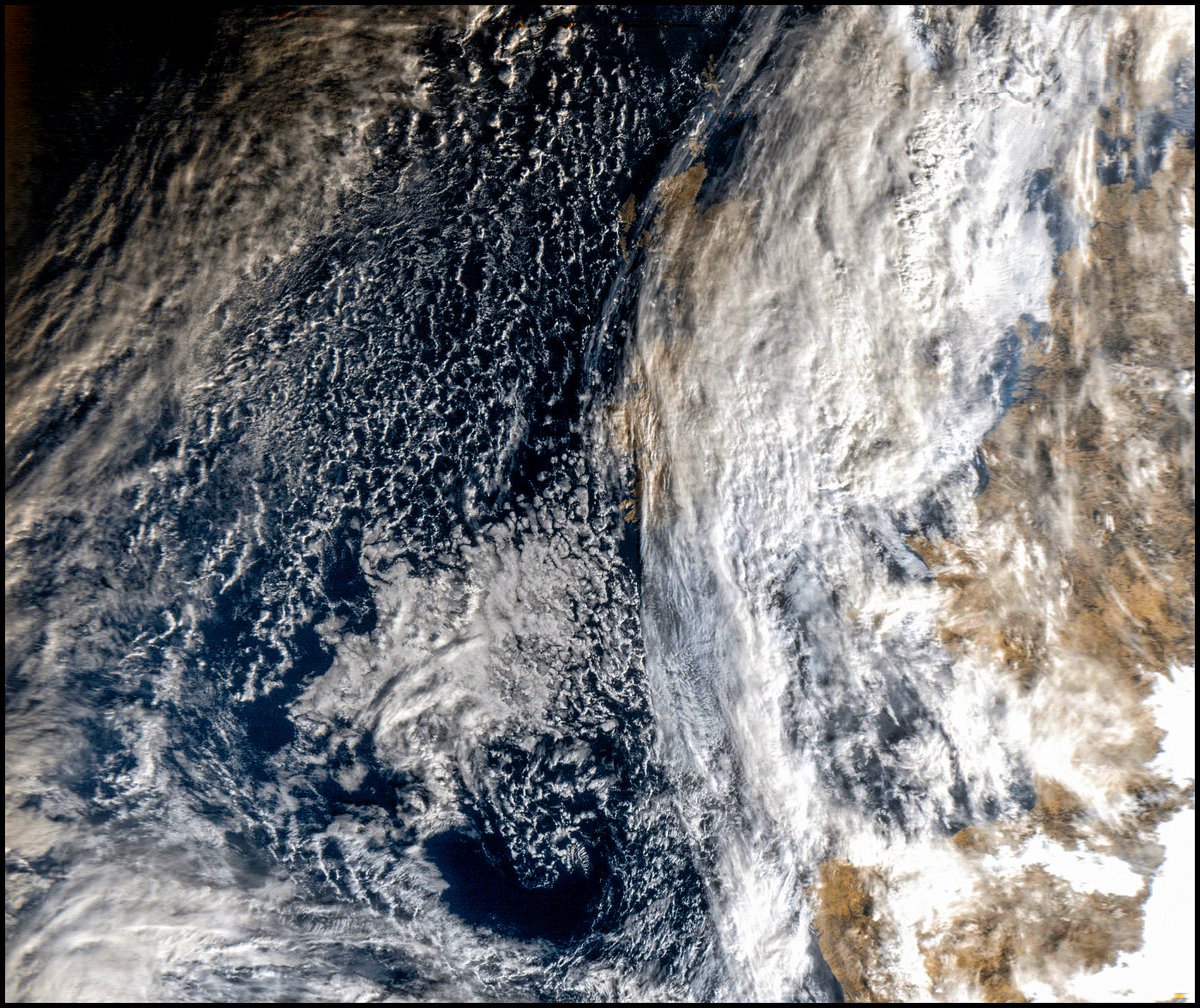 #MeteorM23 39º W @Nooelec #qfh @SDRPlay #rsp1a @aang254 #satdump, Pase matutino, pase con recorte sobre las #Islasbritánicas. #Cantabria con nubosidad y día templado en este mes de enero. Saludos!