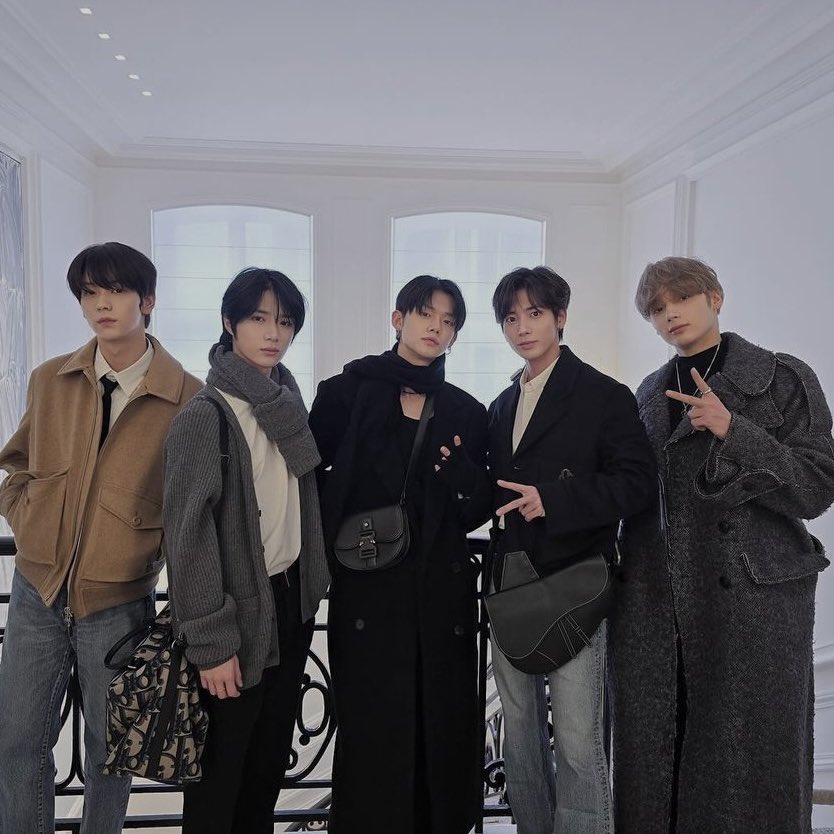 0X1TAE's tweet photo. build your date with txt; paris edition ♡

— a thread: https://t.co/eG1oATwd1h