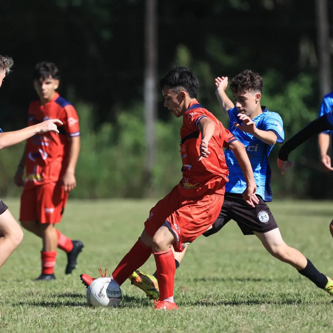 ec_saoborja's tweet photo. Na 8ª edição da Copa Maravilha em Santa Catarina, a equipe Sub-17 do São Borja disputou três partidas da primeira fase. 

Apesar do esforço, o time registrou duas derrotas e uma vitória, não alcançando a classificação desejada. 

Parabéns a todos pelo esforço! #AvanteIndio https://t.co/FIElPi3vzT