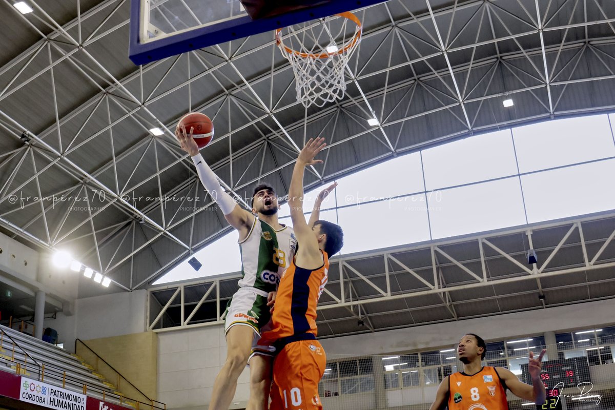 Algunas imágenes del partido disputado ayer entre el <a href="/CordobaCB/">Córdoba Club de Baloncesto</a> y el Cáceres
#LigaEBA