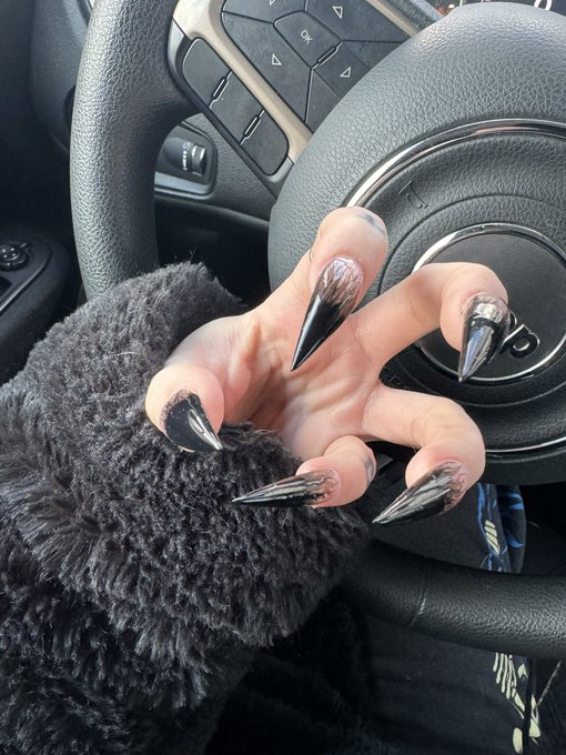 claws claws claws clAWS CLAWS CLAWS CLAWS https://t.co/cpuHes7LGe