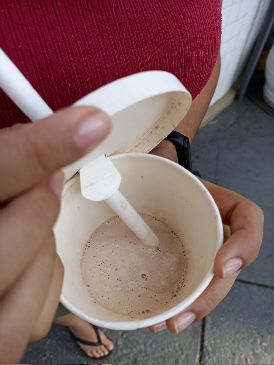 shampooev's tweet photo. isso aqui é ovomaltine desde quando MC Donald's???? milkshake de creme apenas https://t.co/aduLnz8Ekc