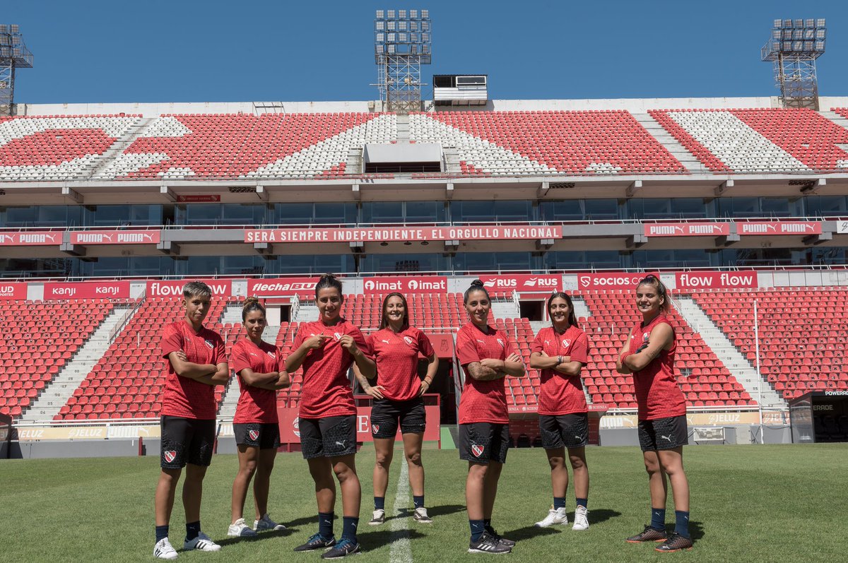 Independiente's tweet photo. Las nuevas refuerzos de las Diablas 🔥

Estefi Gauto (1er contrato), Ailen Sosa, Luciana Perera, Iara Almada (1er contrato), Florencia Silva, Iris Cardozo y Marta Pinardelli ya pusieron la firma y son parte de #Independiente para la próxima temporada.

#TodoRojo 🔴 https://t.co/sZnGeDx49d