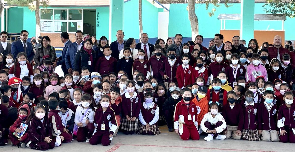 arturougaldea_'s tweet photo. ¡Con el #PoderDeServir se mejora la infraestructura educativa! 
#Hoy, en la Esc. Prim. "Lic. Ramón Beteta" de #Teotihuacán, el Srio. Miguel Ángel Hernández Espejel, entregó la rehabilitación de edificios y mobiliario. 
#EducaciónQueTransforma https://t.co/mXkYYRTDGD