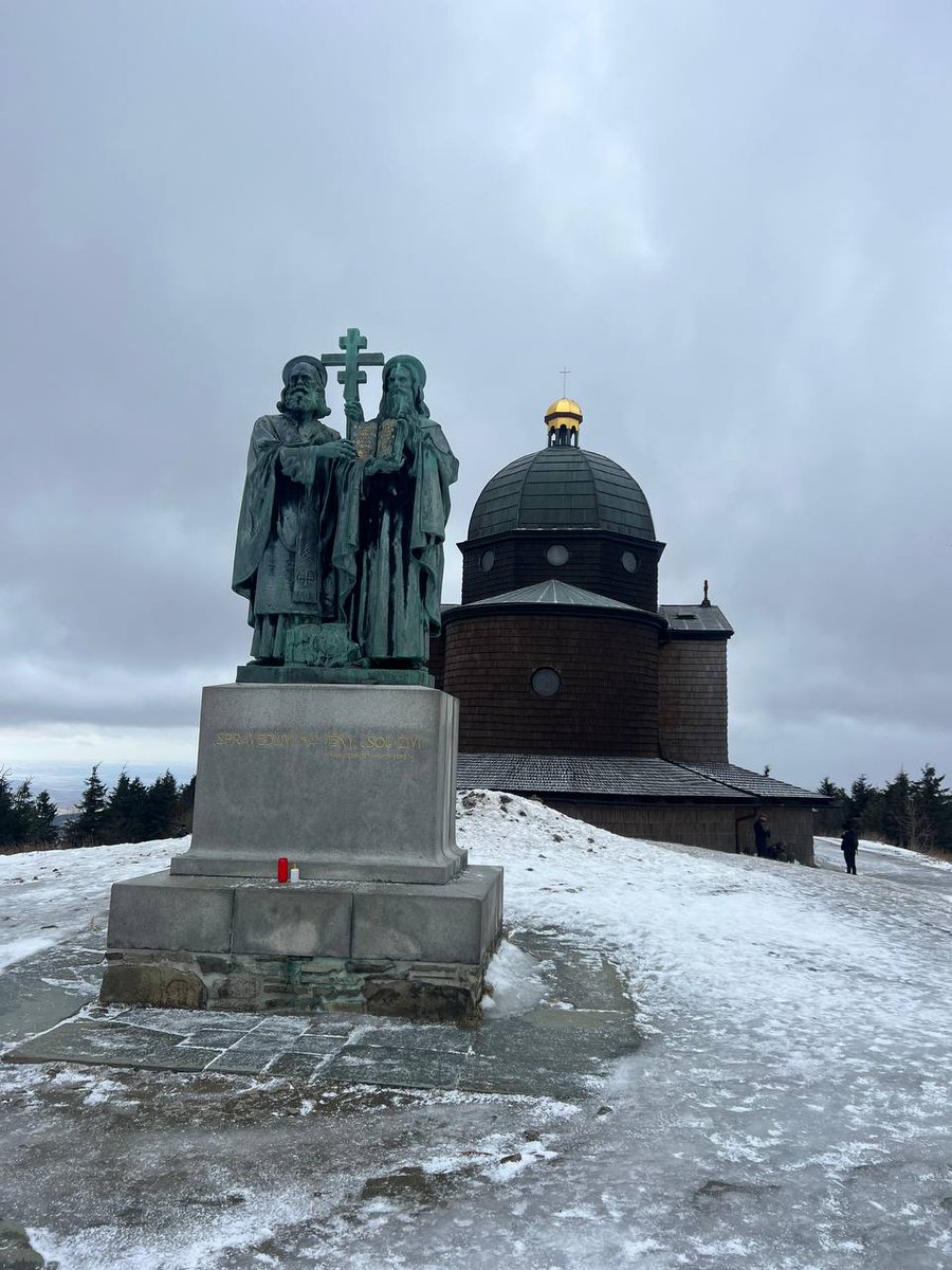 ivet_machova's tweet photo. #Pustevny (Czechia) is dominated by chalet complex made by architect Dušan Jurkovič. Jurkovič took inspiration from the folk architecture of the Carpathian Mountains and incorporated folk motifs found in Moravia's Wallach region and Slovakia into a unique Art Nouveau style. https://t.co/D1eVOvydCs