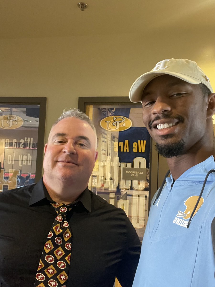 coachrrhino's tweet image. Thank you @UCLAFootball coach @KodiWhitfield for stopping by @SutterFootball today and chopping it up!!! Appreciate you coach and look forward to future visits. #builtinthebuttes #pewh #LEAD #sutr