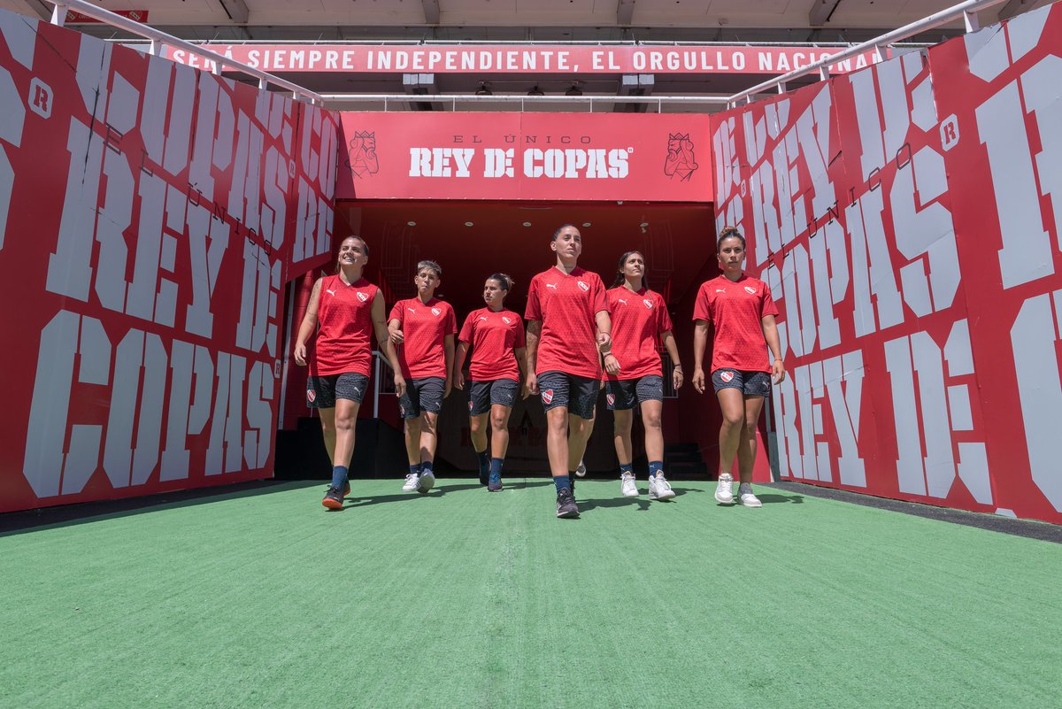 Independiente's tweet photo. Las nuevas refuerzos de las Diablas 🔥

Estefi Gauto (1er contrato), Ailen Sosa, Luciana Perera, Iara Almada (1er contrato), Florencia Silva, Iris Cardozo y Marta Pinardelli ya pusieron la firma y son parte de #Independiente para la próxima temporada.

#TodoRojo 🔴 https://t.co/sZnGeDx49d