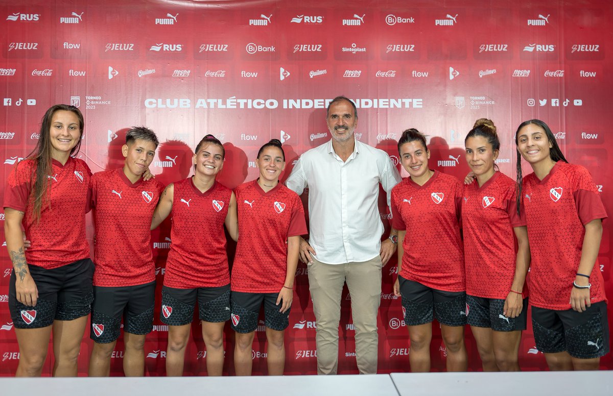 Independiente's tweet photo. Las nuevas refuerzos de las Diablas 🔥

Estefi Gauto (1er contrato), Ailen Sosa, Luciana Perera, Iara Almada (1er contrato), Florencia Silva, Iris Cardozo y Marta Pinardelli ya pusieron la firma y son parte de #Independiente para la próxima temporada.

#TodoRojo 🔴 https://t.co/sZnGeDx49d