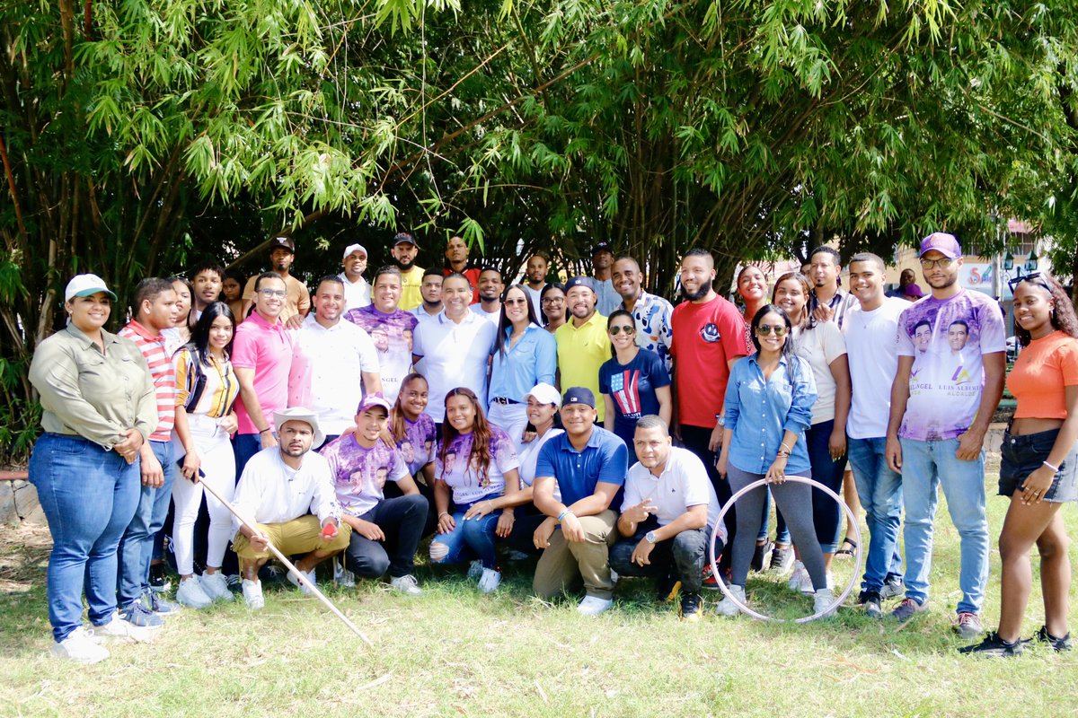 JuventudAlberto's tweet photo. La juventud con @AlbertoTejeda_ realizan, campaña juvenil “Cuida tu Parque”, el cual se realizaron varias actividades recreativas 🤸🏻‍♂️🎤⭐️

“Siempre en apoyo al desarrollo de la juventud, la mujer y de todo el municipio de #SDE” ✌🏻 

#UnGerentePaQueResuelva
#JuventudConLuisAlberto https://t.co/eS2QvJRh17
