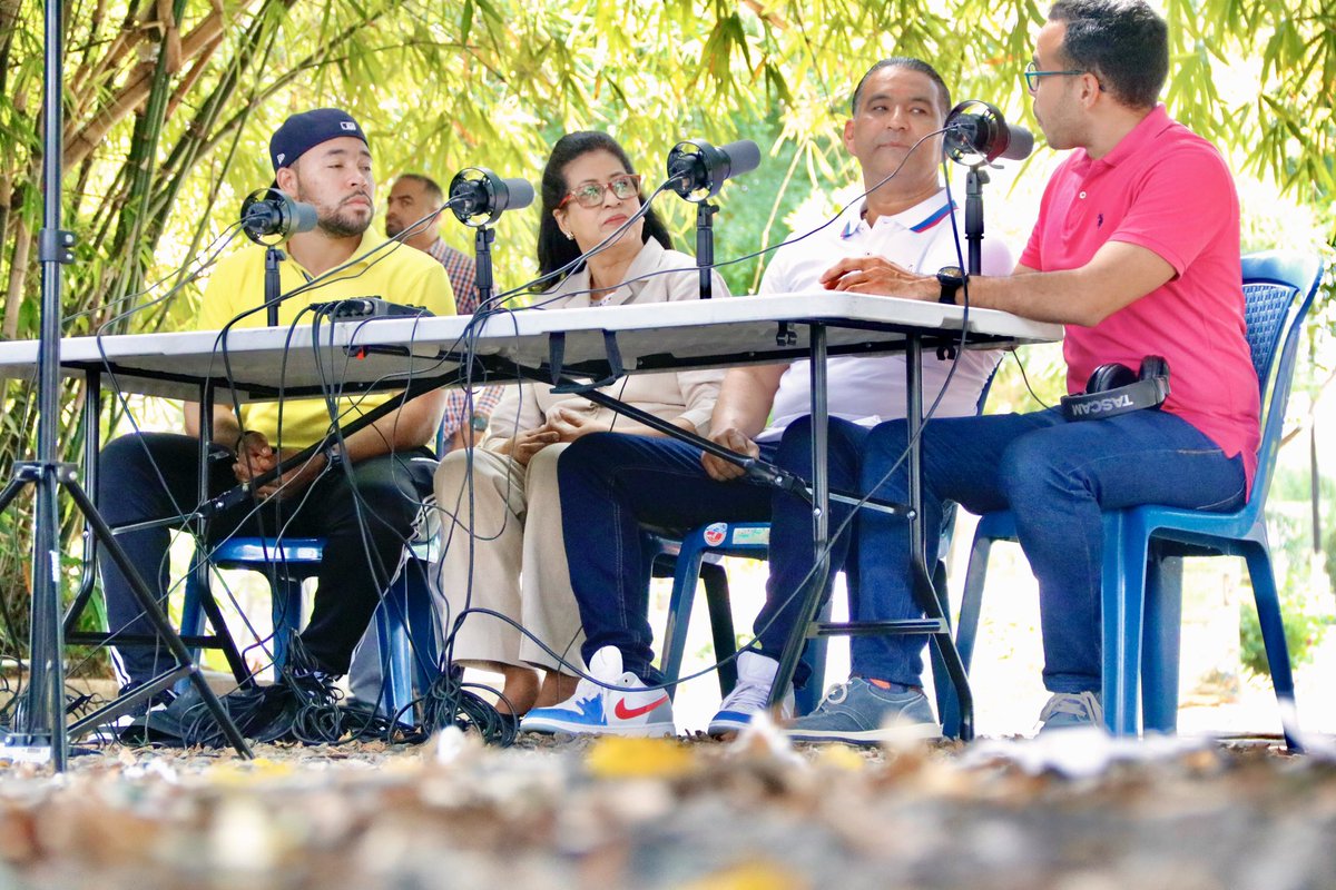JuventudAlberto's tweet photo. La juventud con @AlbertoTejeda_ realizan, campaña juvenil “Cuida tu Parque”, el cual se realizaron varias actividades recreativas 🤸🏻‍♂️🎤⭐️

“Siempre en apoyo al desarrollo de la juventud, la mujer y de todo el municipio de #SDE” ✌🏻 

#UnGerentePaQueResuelva
#JuventudConLuisAlberto https://t.co/eS2QvJRh17