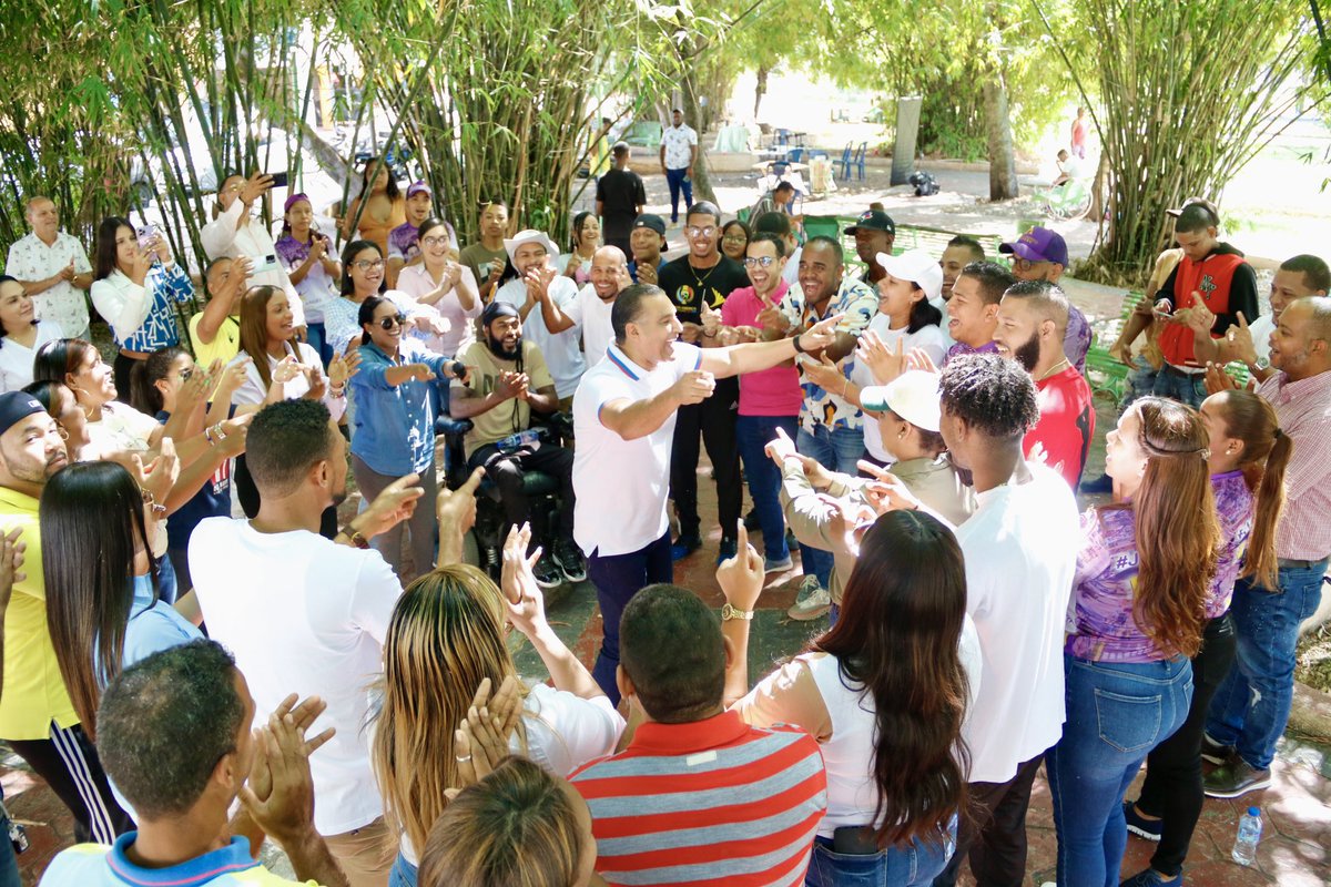 JuventudAlberto's tweet photo. La juventud con @AlbertoTejeda_ realizan, campaña juvenil “Cuida tu Parque”, el cual se realizaron varias actividades recreativas 🤸🏻‍♂️🎤⭐️

“Siempre en apoyo al desarrollo de la juventud, la mujer y de todo el municipio de #SDE” ✌🏻 

#UnGerentePaQueResuelva
#JuventudConLuisAlberto https://t.co/eS2QvJRh17