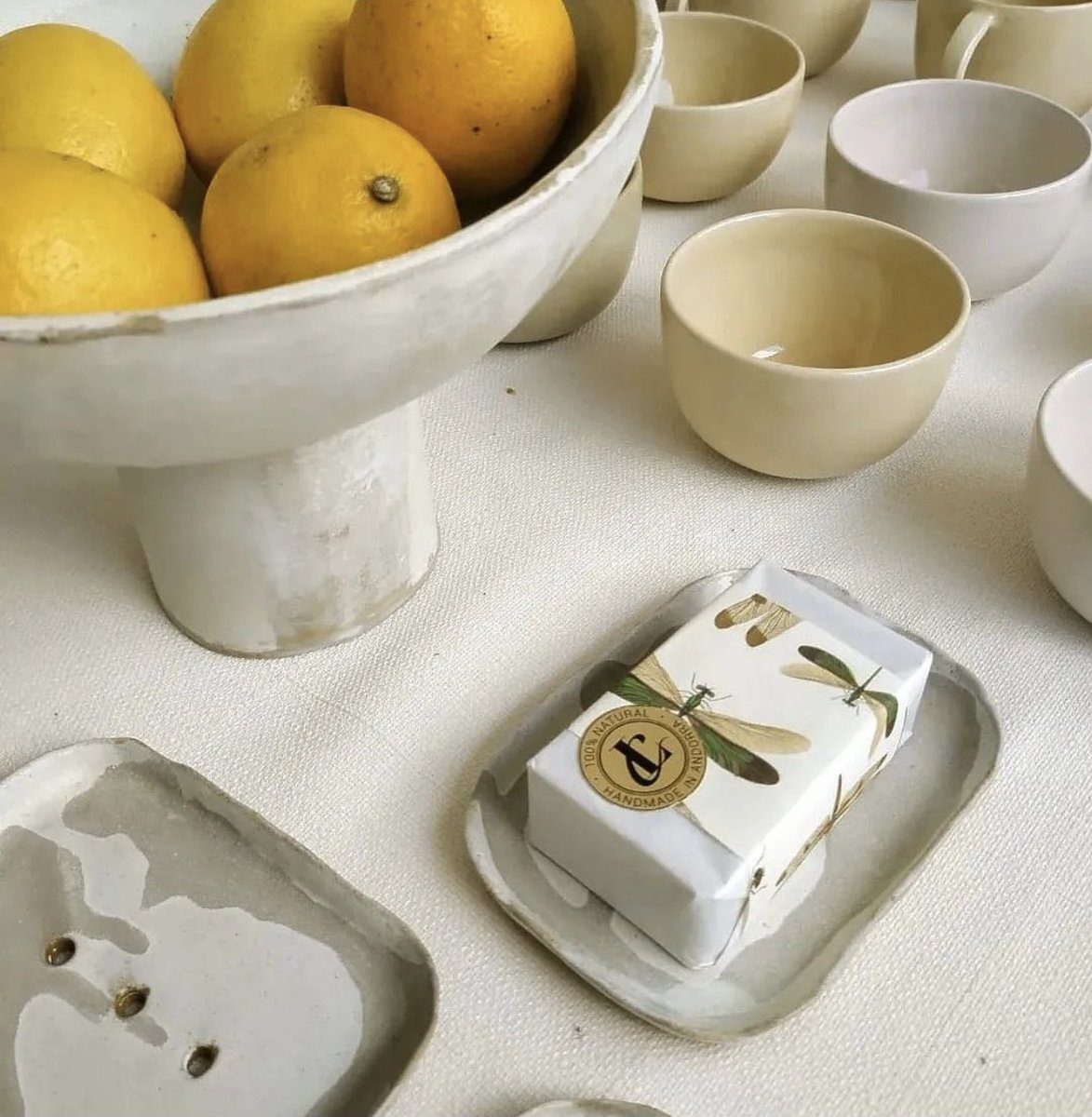cellerpirineu's tweet photo. ▪️ #Sabó 100% natural i #artesanal fet amb #oli essencial de l'arbre del #té i argila verda, ingredients #ecològics Pes: 130 gr ▪️ 100% #natural and #handmade soap made with tea tree essential #oil and green clay. Made in #Andorra #Pyrenees https://t.co/U32wZqSdfQ